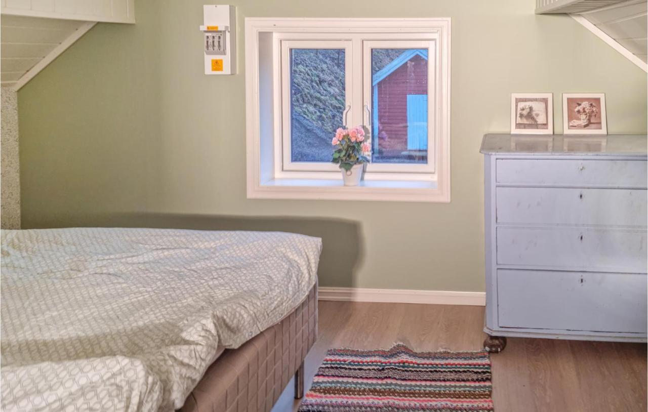 Amazing Home In Hidrasund With Wifi Eide  Rum bild