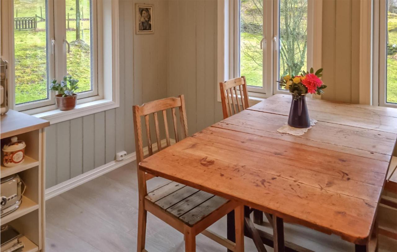 Amazing Home In Hidrasund With Wifi Eide  Rum bild
